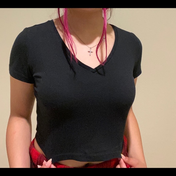 Tops - v-neck crop top